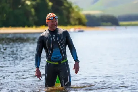 Each Seven Days, He Goes Back to the Bay Where His Spouse Passed Away