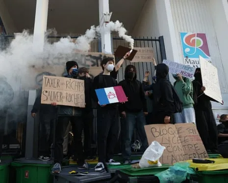Recently Appointed French PM Under Mounting Scrutiny as Nationwide Strikes Paralyze Schools and Transport